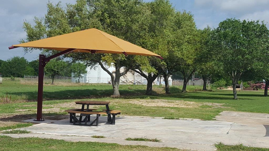 Canopy over a picnic table