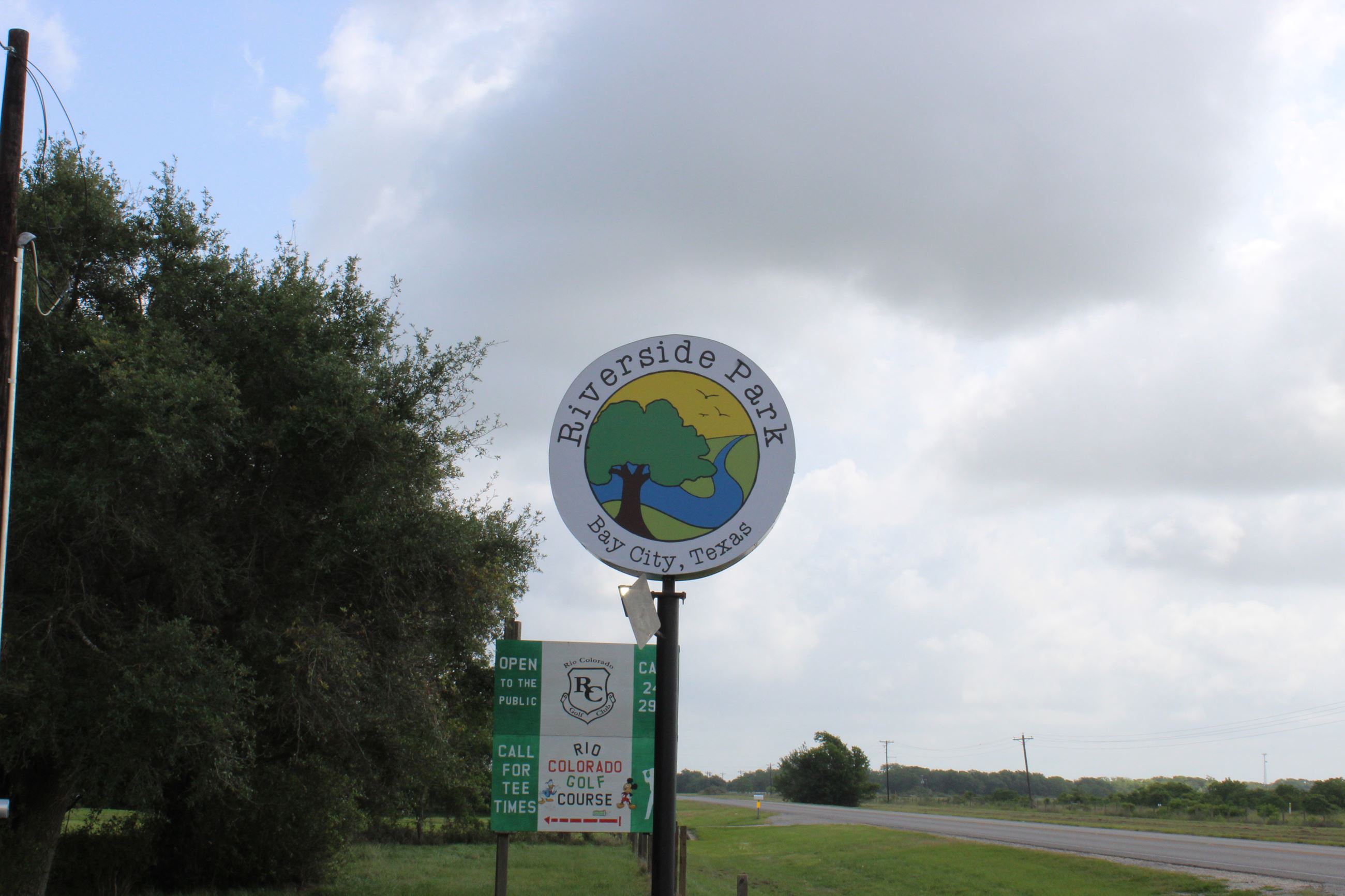 photo of Riverside Road Sign