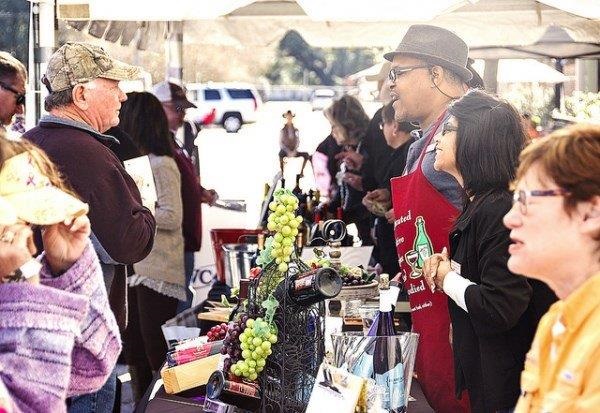 Vendors Talking with Customers